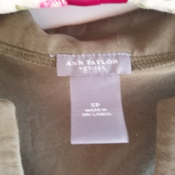 V-neck Sleeveless Solid Ruched Tank Top Ann Taylor - Picture 3 of 4